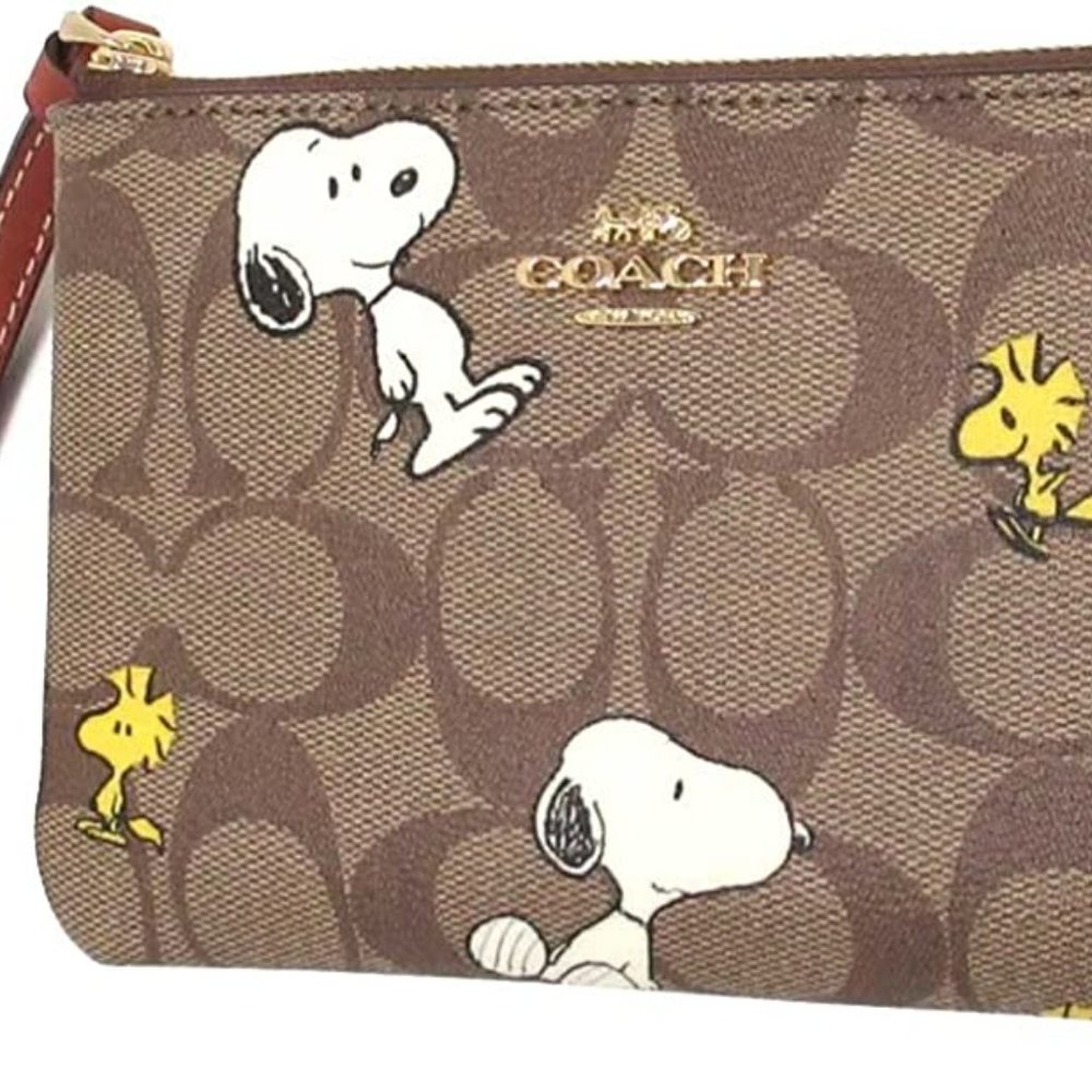 Coach X Peanuts Snoopy Corner Zip Small Wristlet
